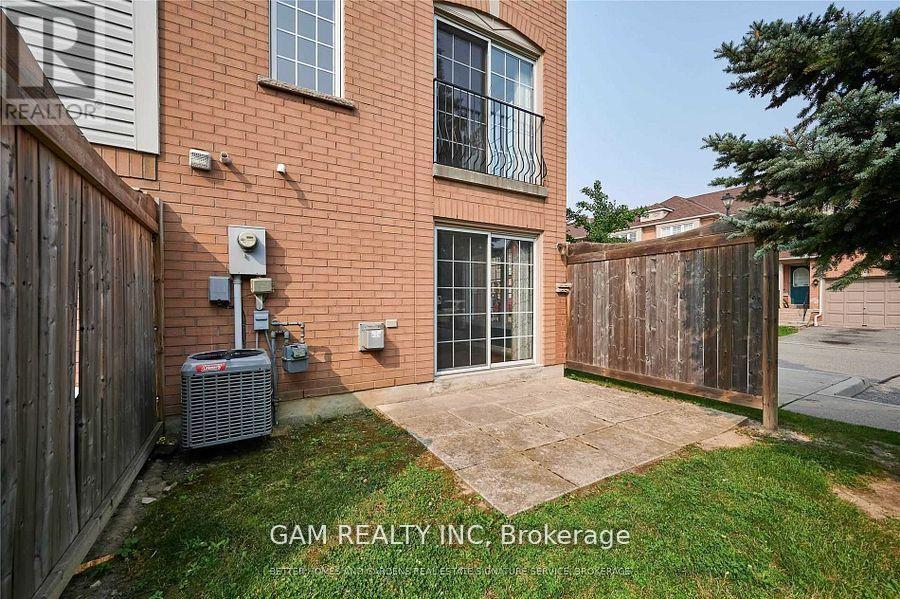Row / Townhouse for Sale in 101 - 5030 HEATHERLEIGH AVENUE|Mississauga (East Credit), Ontario L5V2G7 3
