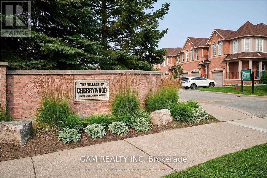 Row / Townhouse for Sale in 101 - 5030 HEATHERLEIGH AVENUE|Mississauga (East Credit), Ontario L5V2G7 5