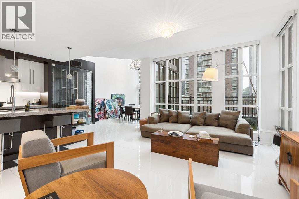 PH2 1102 HORNBY STREET|Vancouver, British Columbia V6Z1V8