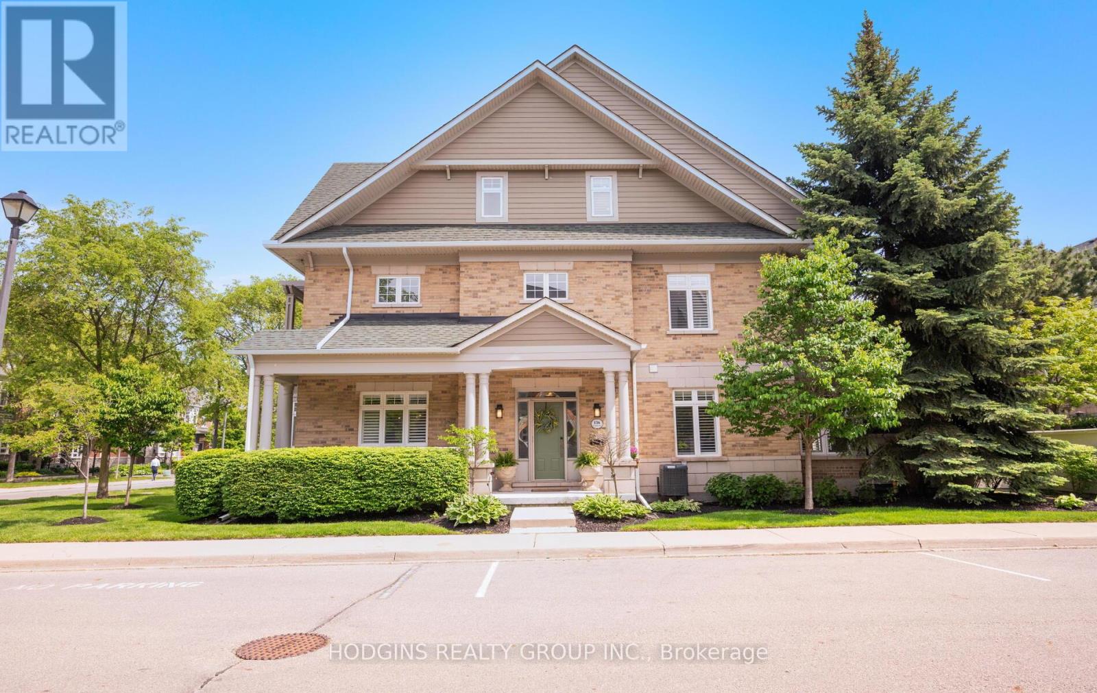 Row / Townhouse for Sale in 42 - 136 ST LAWRENCE DRIVE|Mississauga (Port Credit), Ontario L5G4V1 2