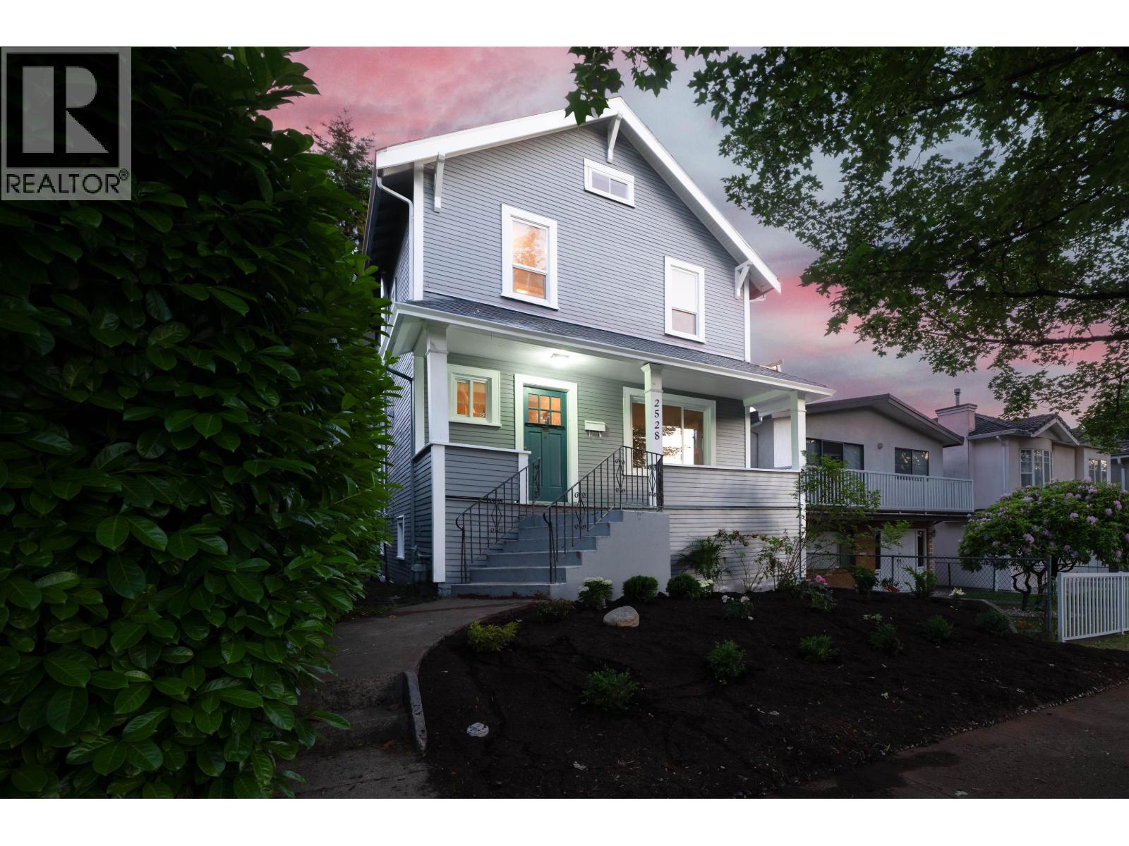 2528 ADANAC STREET|Vancouver, British Columbia V5K2M5