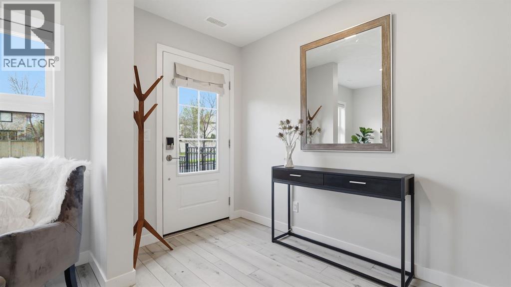 Row / Townhouse for Sale in 99 Les Jardins Park SE|Calgary, Alberta T2C5V3 4