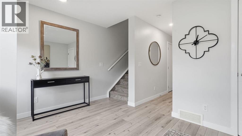 Row / Townhouse for Sale in 99 Les Jardins Park SE|Calgary, Alberta T2C5V3 5