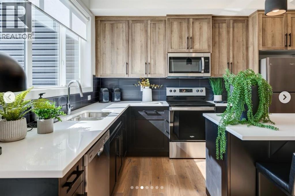Row / Townhouse for Sale in 81 Sora Gate SE|Calgary, Alberta T3S0M6 2