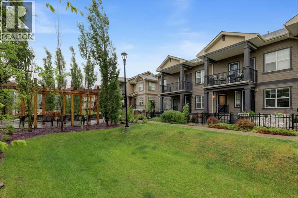 Row / Townhouse for Sale in 28 Evanscrest Gardens NW|Calgary, Alberta T3P0S1 2
