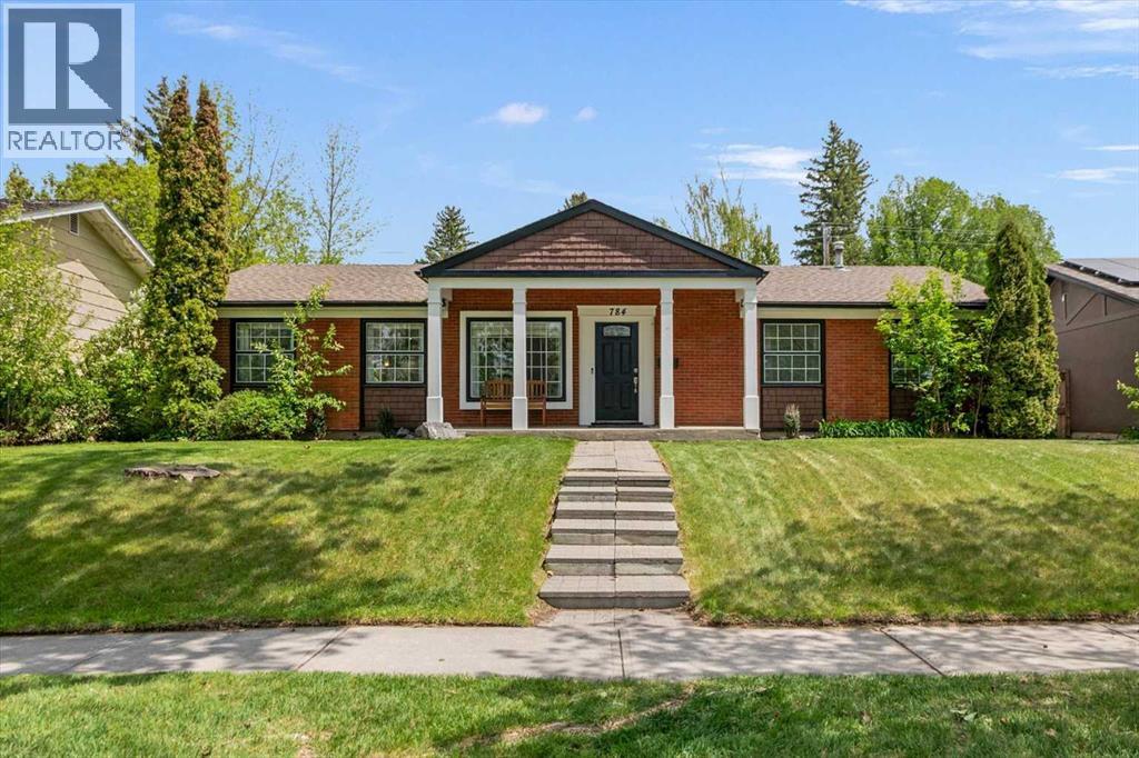 House for Sale in 784 Acadia Drive SE|Calgary, Alberta T2J0C5 2