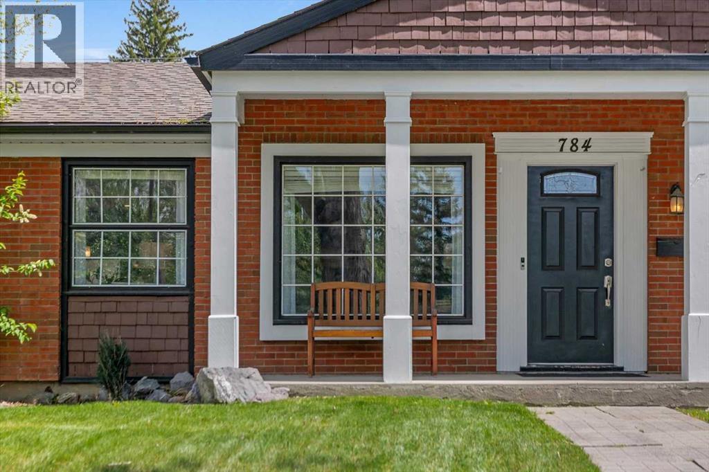 House for Sale in 784 Acadia Drive SE|Calgary, Alberta T2J0C5 3