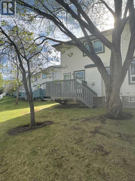 Row / Townhouse for Sale in 402 Citadel Heights NW|Calgary, Alberta T3G4A1 2