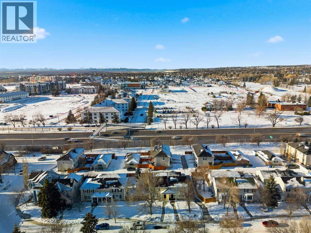 Duplex for Sale in 172 Somme Manor SW|Calgary, Alberta T2T6L5 5