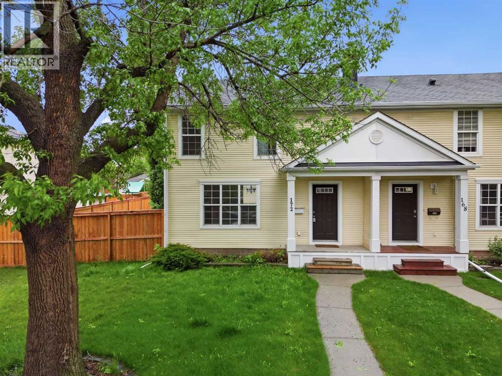 Duplex for Sale in 172 Somme Manor SW|Calgary, Alberta T2T6L5 2