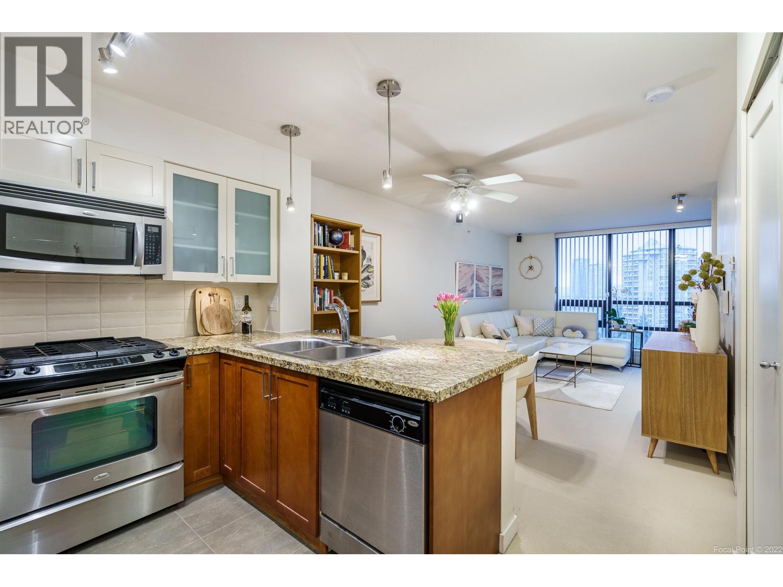 1102 1 RENAISSANCE SQUARE|New Westminster, British Columbia V3M0B6