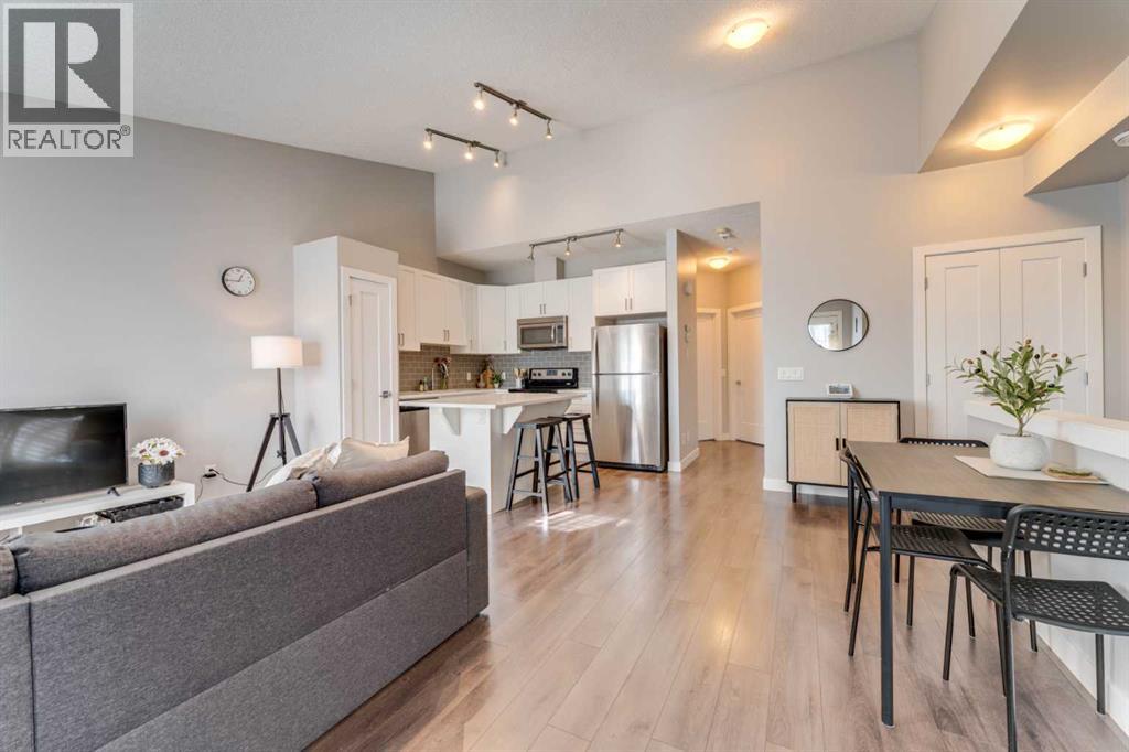 Row / Townhouse for Sale in 165 Evanscrest Gardens NW|Calgary, Alberta T3P0S1 2