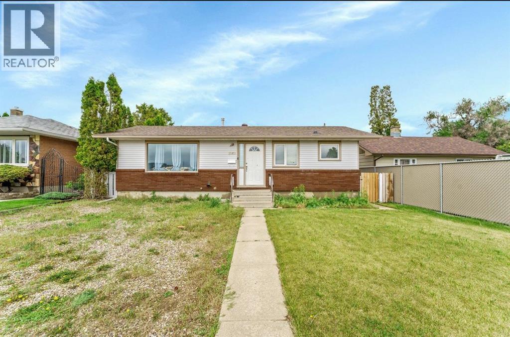 1265 2 Avenue NE, Medicine Hat, Alberta T1A6A7