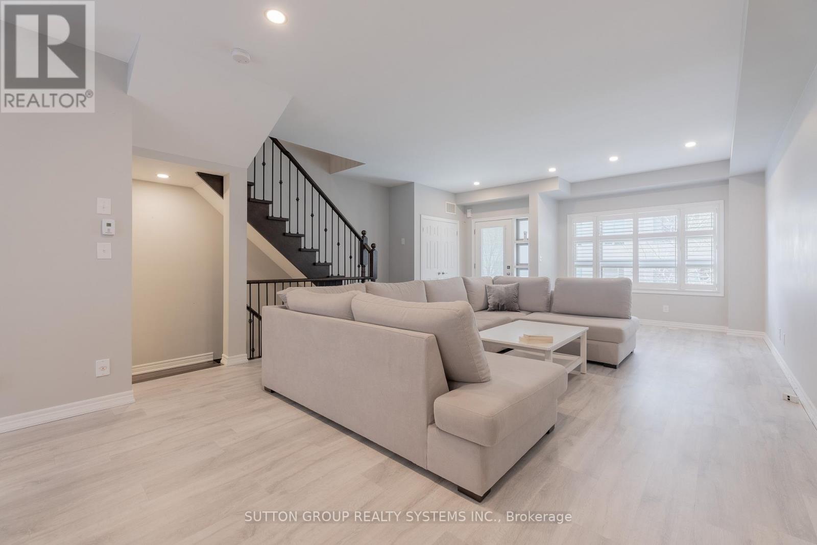 Row / Townhouse for Sale in 55 - 2460 PRINCE MICHAEL DRIVE|Oakville (JC Joshua Creek), Ontario L6H0G8 3