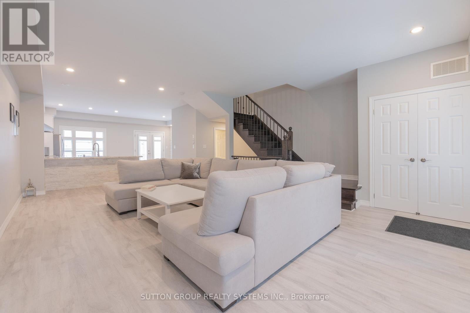 Row / Townhouse for Sale in 55 - 2460 PRINCE MICHAEL DRIVE|Oakville (JC Joshua Creek), Ontario L6H0G8 4