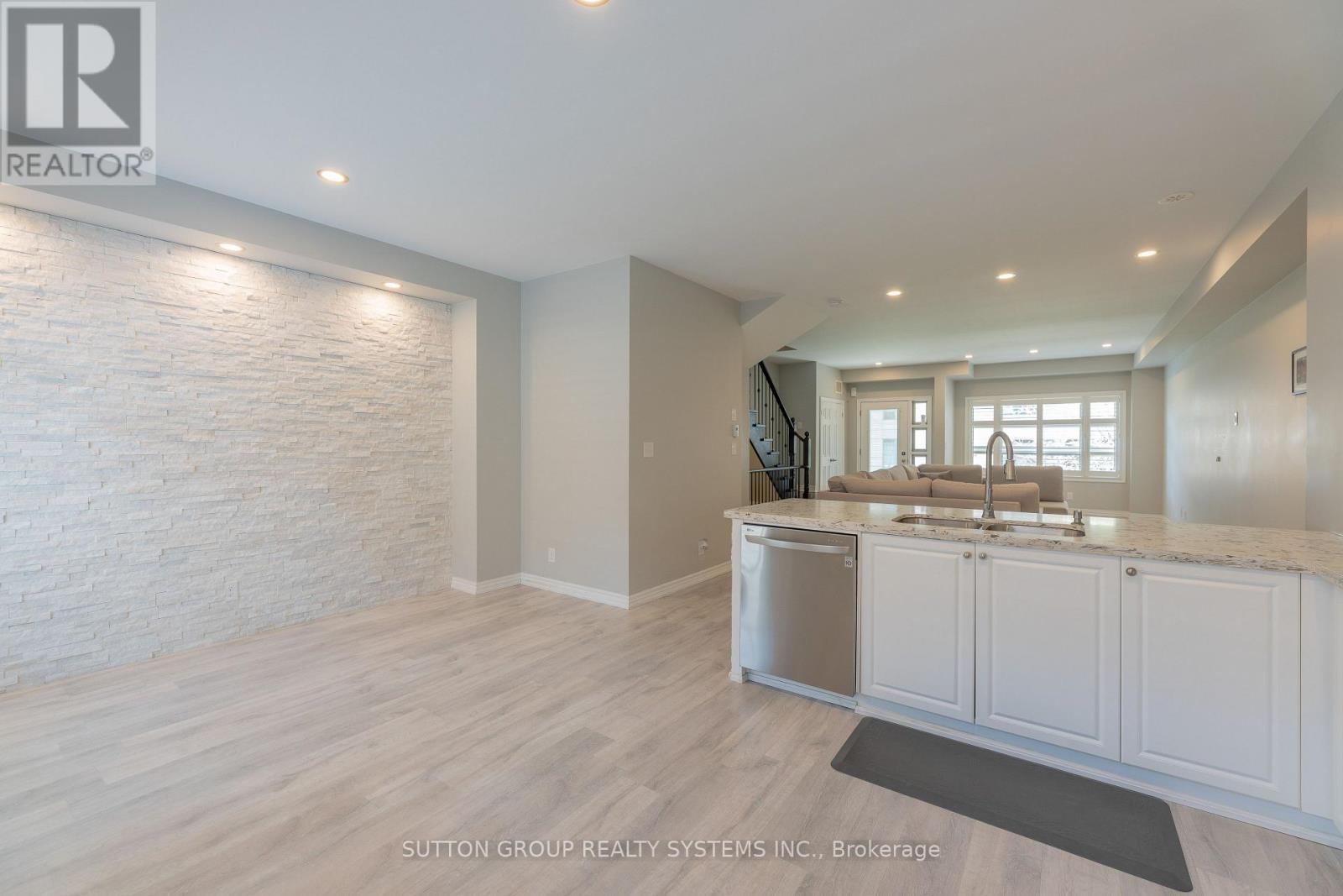 Row / Townhouse for Sale in 55 - 2460 PRINCE MICHAEL DRIVE|Oakville (JC Joshua Creek), Ontario L6H0G8 5