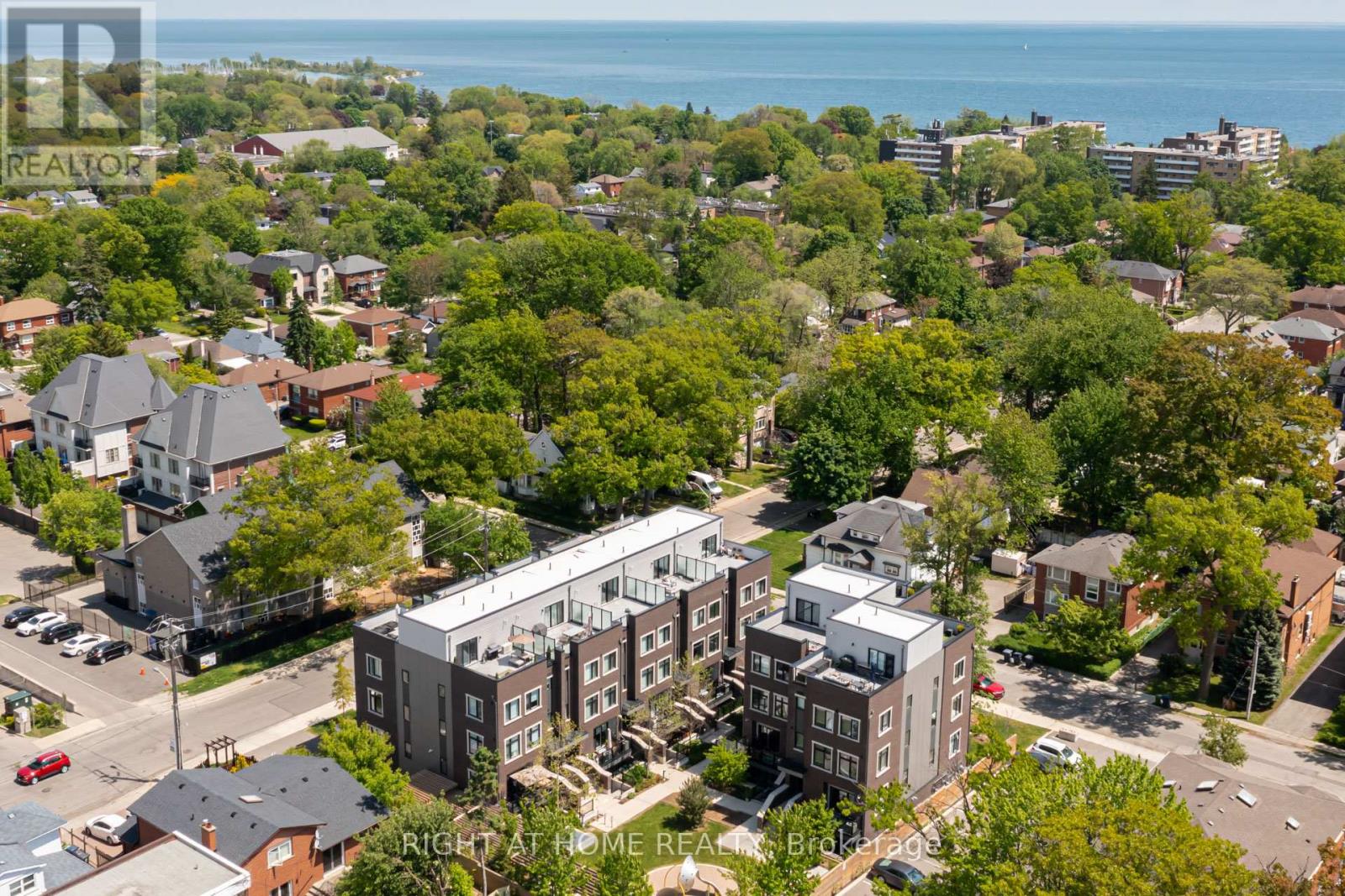Row / Townhouse for Sale in 4 - 66 LONG BRANCH AVENUE|Toronto (Long Branch), Ontario M8W3J4 2