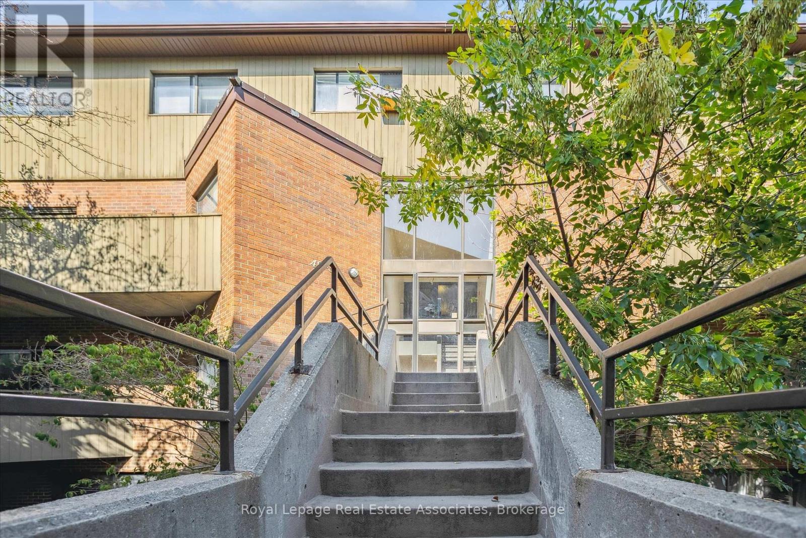 Row / Townhouse for Sale in 53 - 2035 SOUTH MILLWAY|Mississauga (Erin Mills), Ontario L5L1R7 3