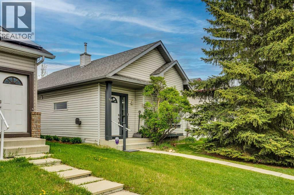 House for Sale in 42 Harvest Rose Circle NE|Calgary, Alberta T3K4M5 2