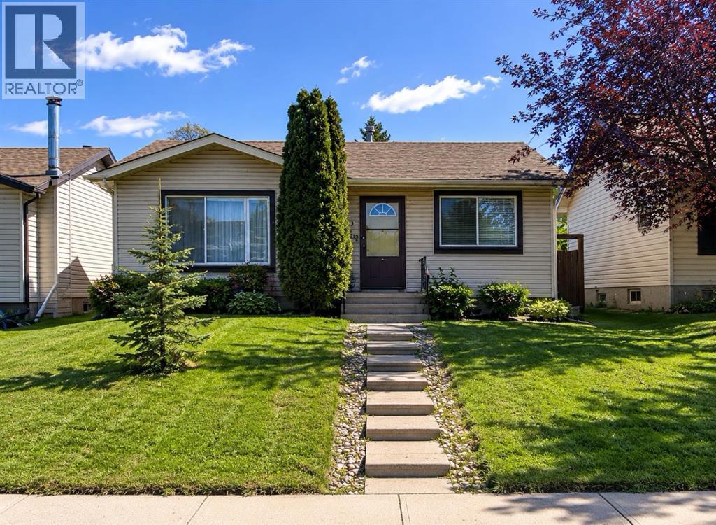 House for Sale in 127 Falshire Way NE|Calgary, Alberta T3J2C7