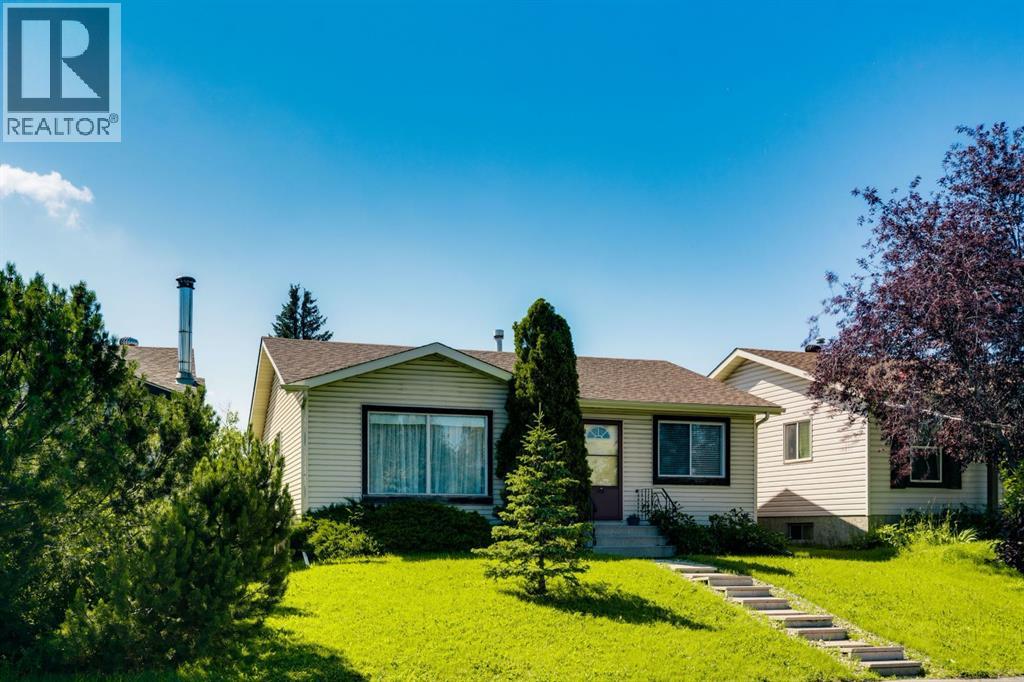 House for Sale in 127 Falshire Way NE|Calgary, Alberta T3J2C7 2