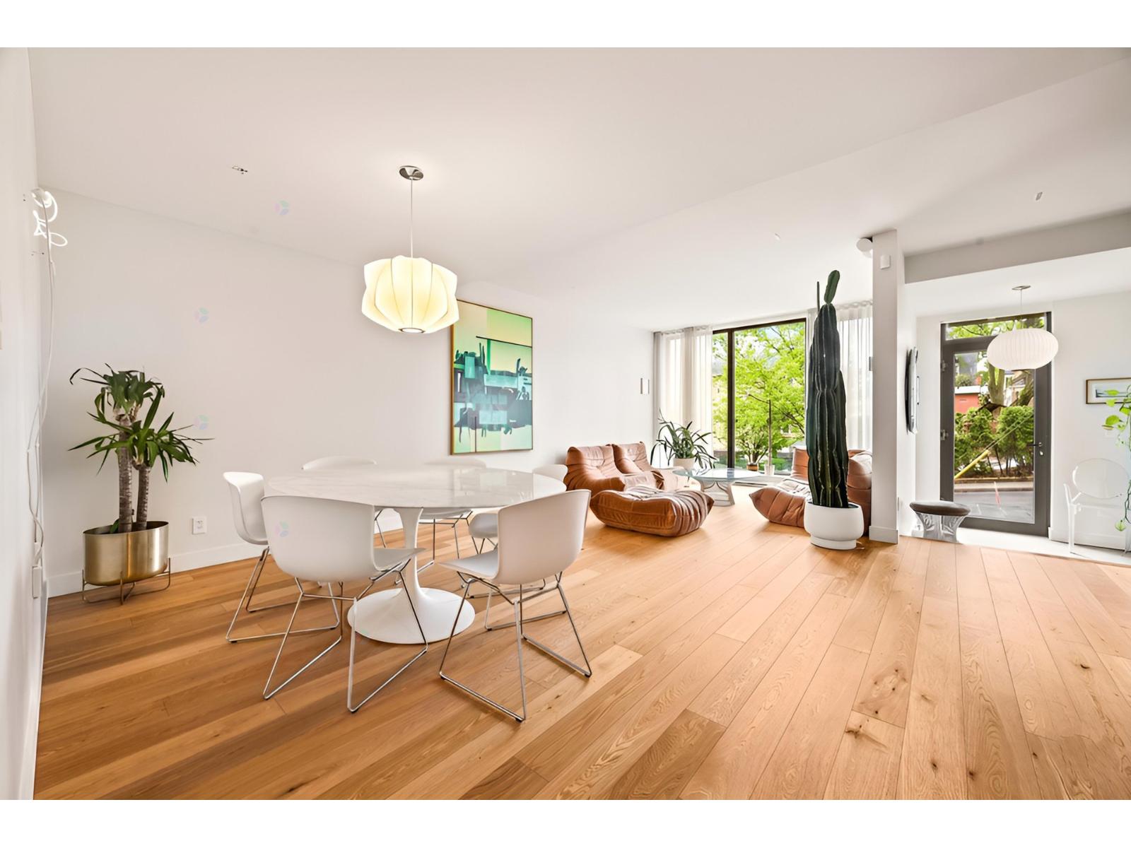 11 Côte du Vésinet, #TH-D, Montréal (Outremont), Quebec H2V0B6