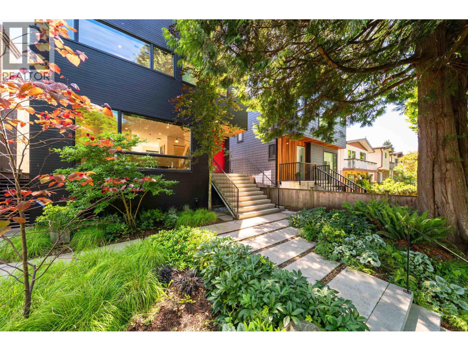 5208 ROSS STREET|Vancouver, British Columbia V5W3K7