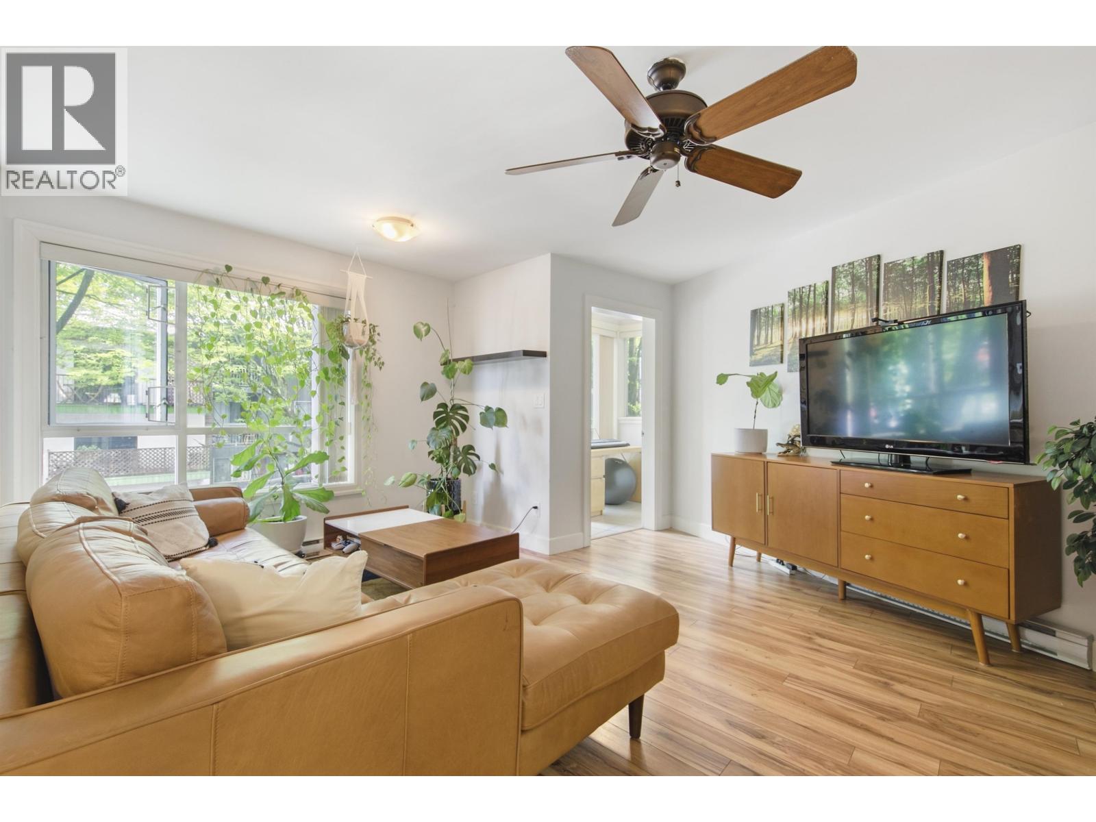 201 1718 VENABLES STREET|Vancouver, British Columbia V5L2H4
