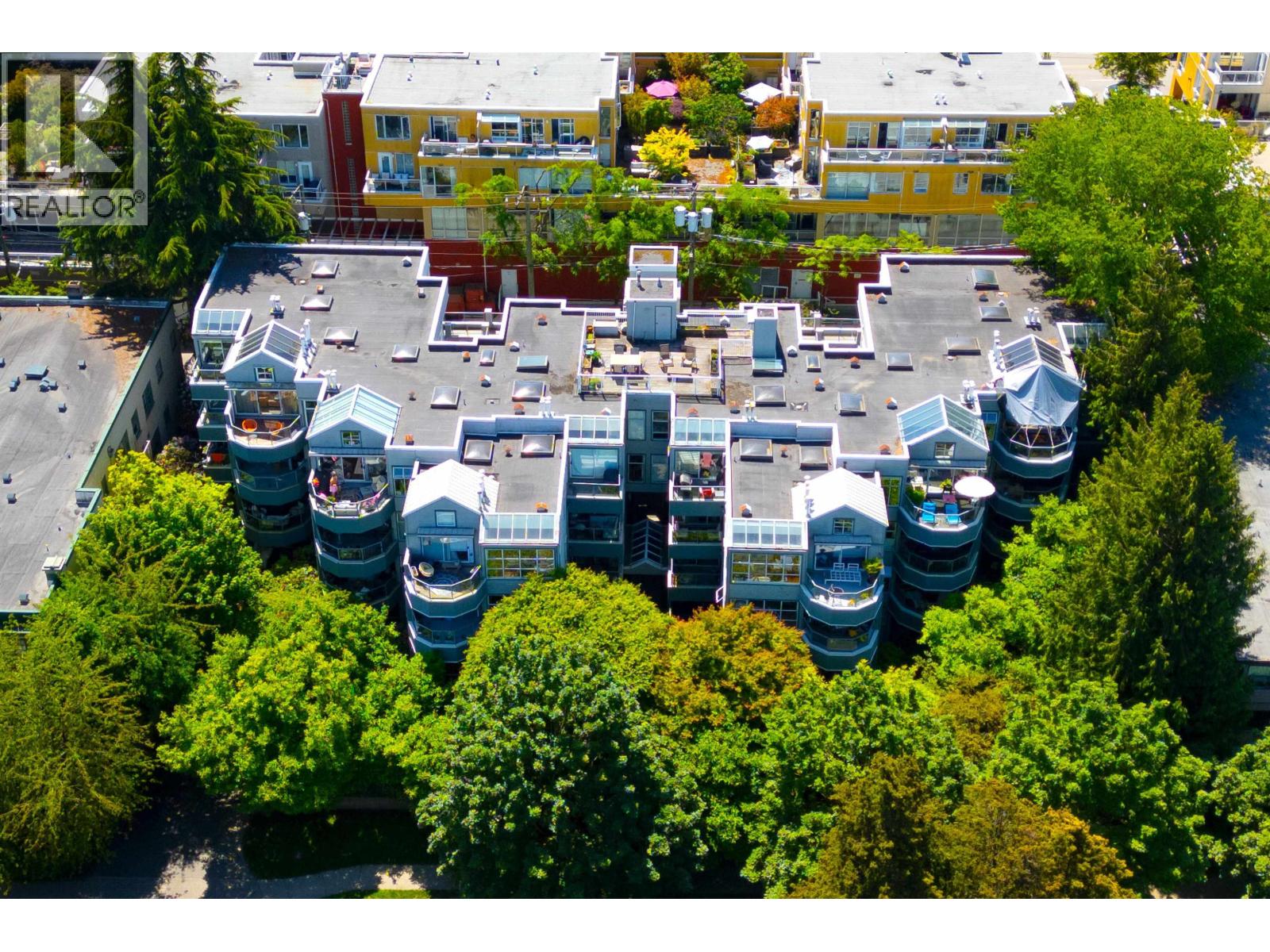 303 2250 W 3RD AVENUE|Vancouver, British Columbia V6K1L4