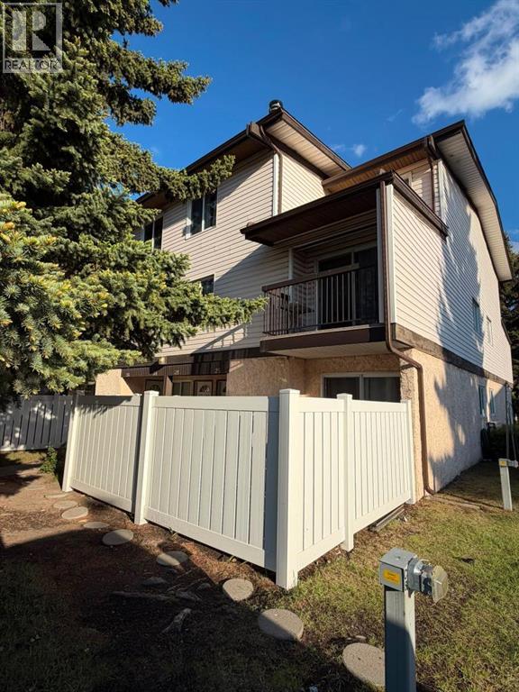 Row / Townhouse for Sale in 25, 3745 Fonda Way SE|Calgary, Alberta T2A5W7