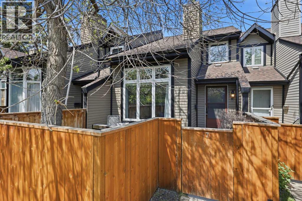 Row / Townhouse for Sale in 7, 12625 24 Street SW|Calgary, Alberta T2W4B1 2
