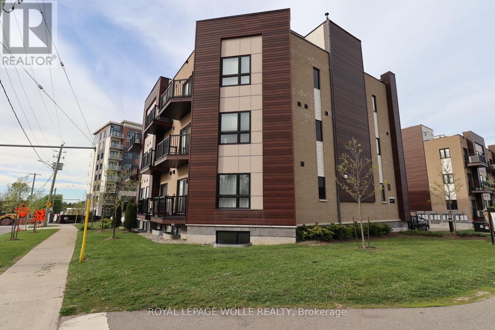 10 PALACE STREET, Kitchener, Ontario N2E0J3