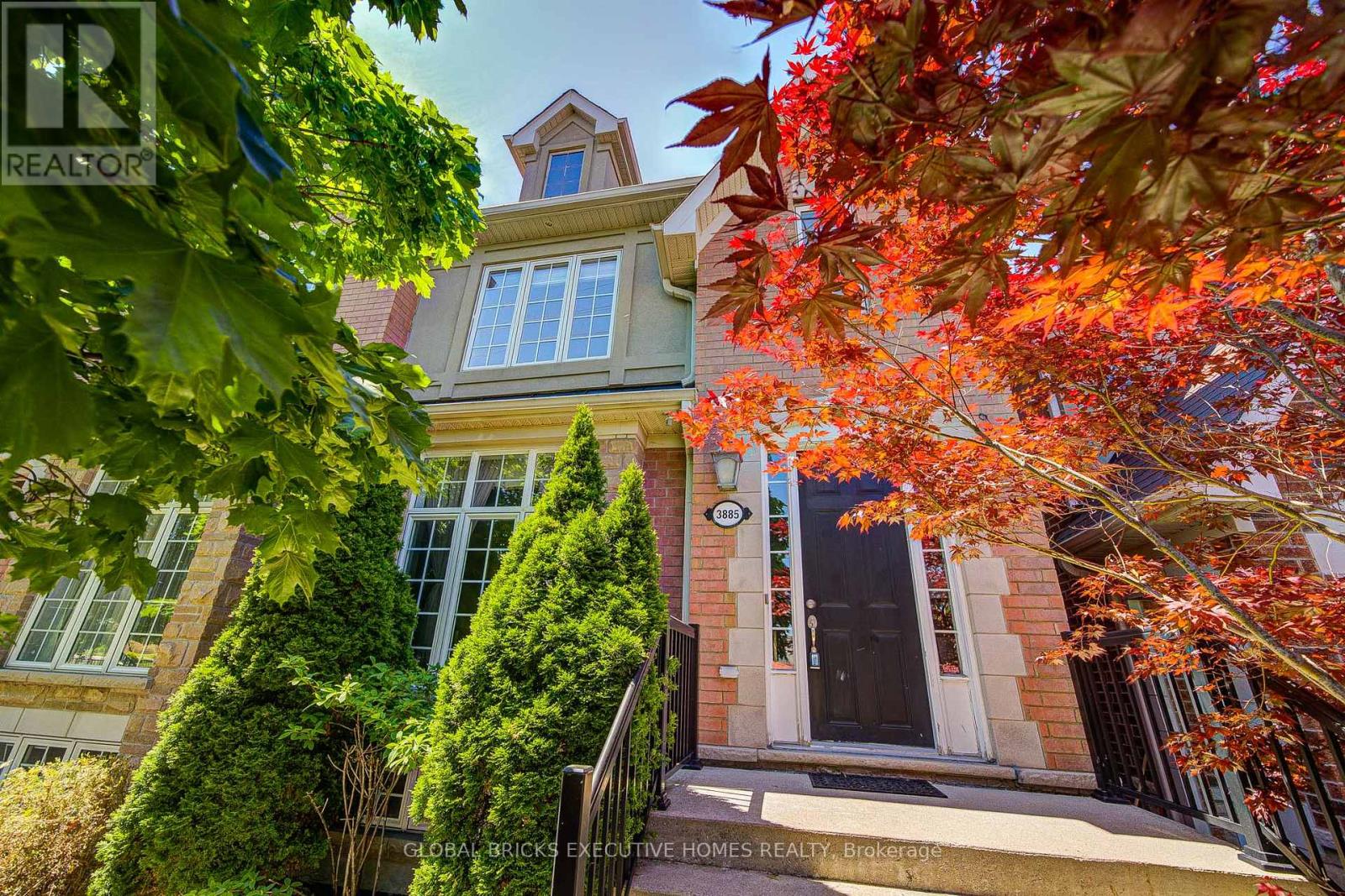 Row / Townhouse for Sale in 3885 EGLINTON AVENUE|Mississauga (Churchill Meadows), Ontario L5M7Z7