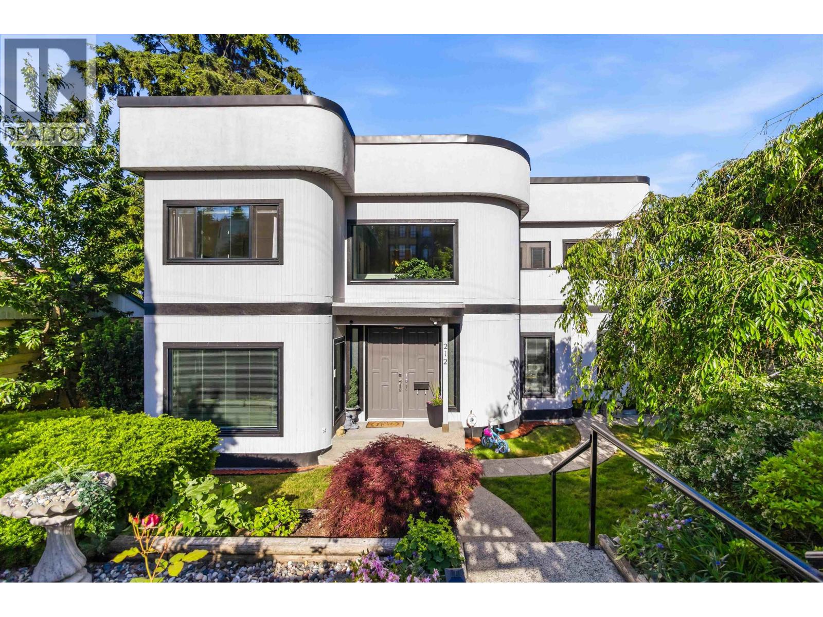 212 N SEA AVENUE|Burnaby, British Columbia V5B1K5