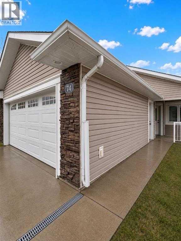 74 Chartwell Place SE, Medicine Hat, Alberta T1B0E4