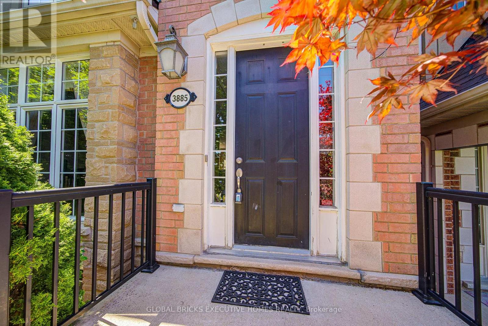 Row / Townhouse for Sale in 3885 EGLINTON AVENUE|Mississauga (Churchill Meadows), Ontario L5M7Z7 3