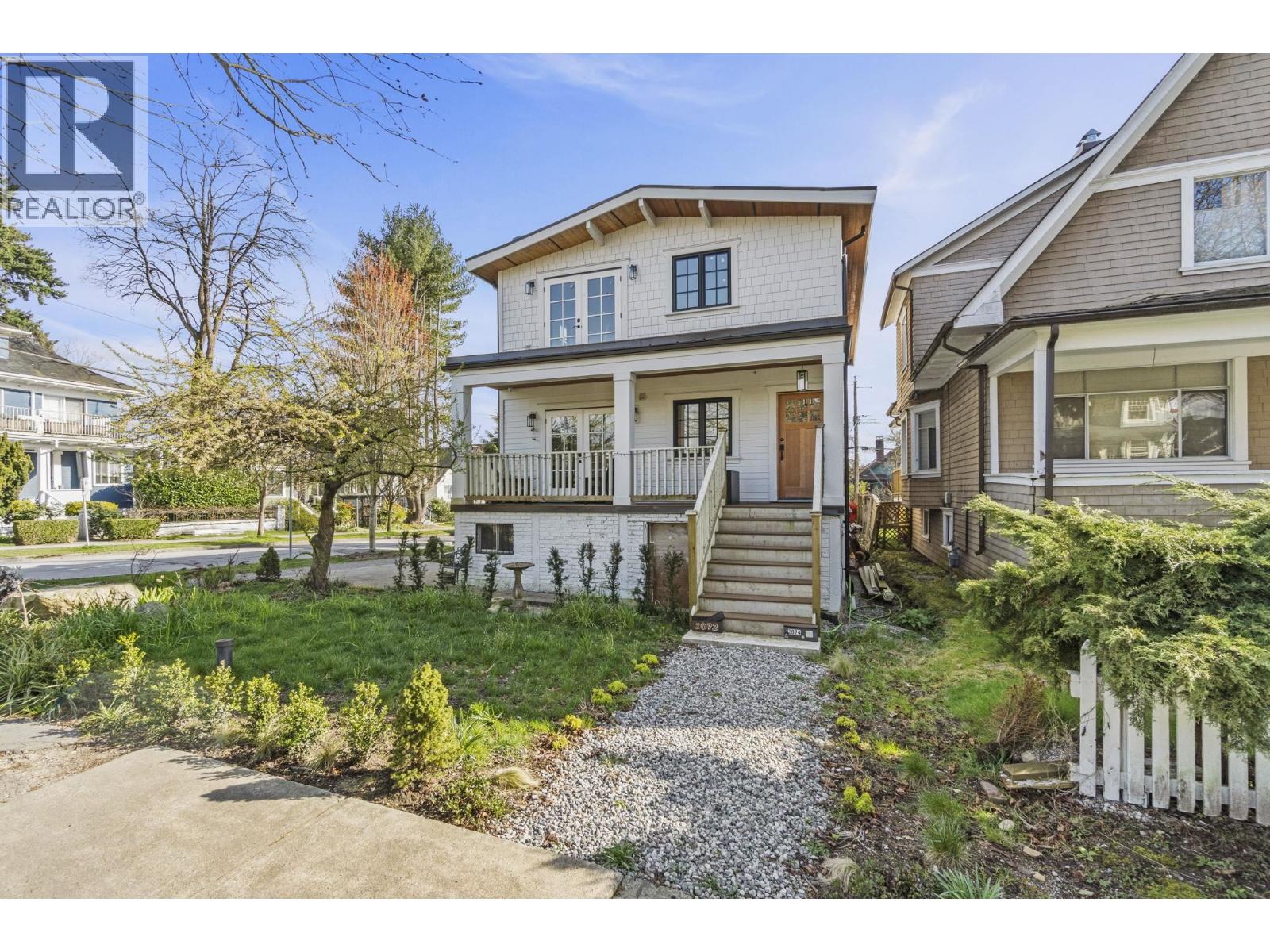 2072 KITCHENER STREET|Vancouver, British Columbia V5L2W8