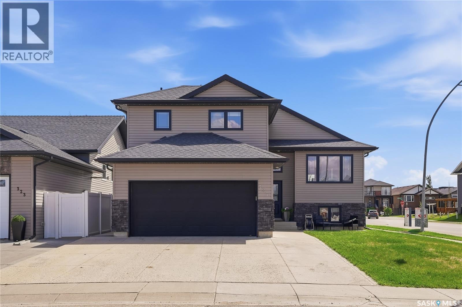 327 Roy CRESCENT