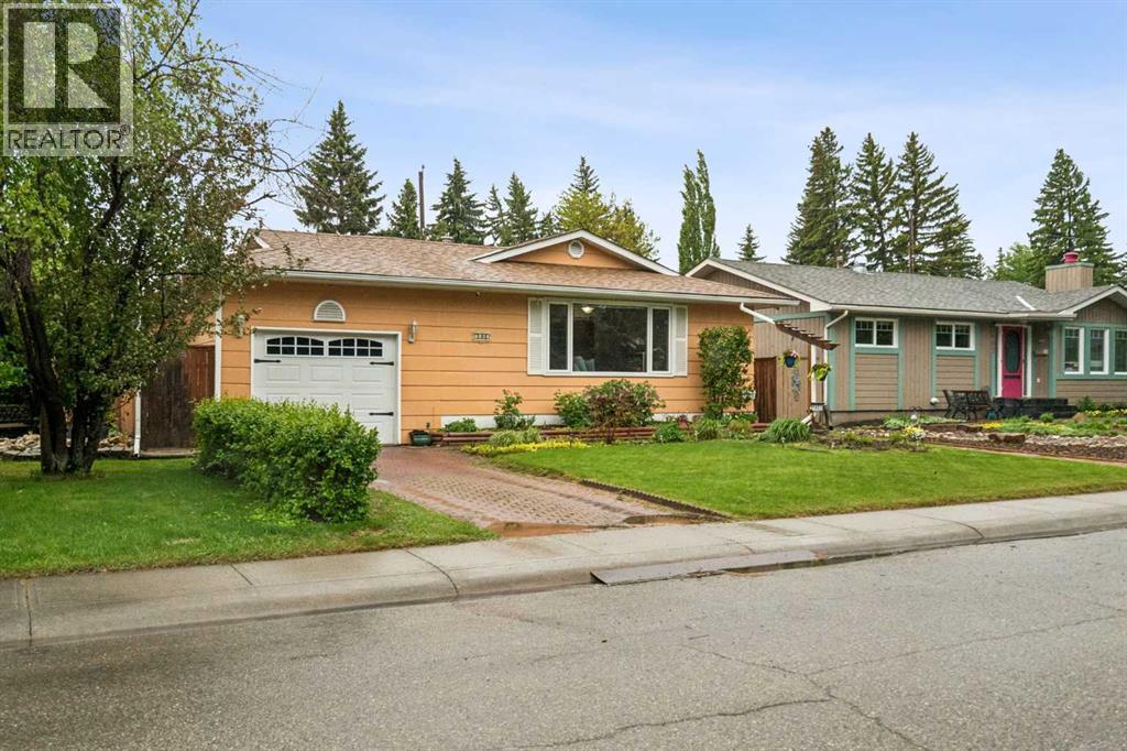 House for Sale in 1403 104 Avenue SW|Calgary, Alberta T2W0A7