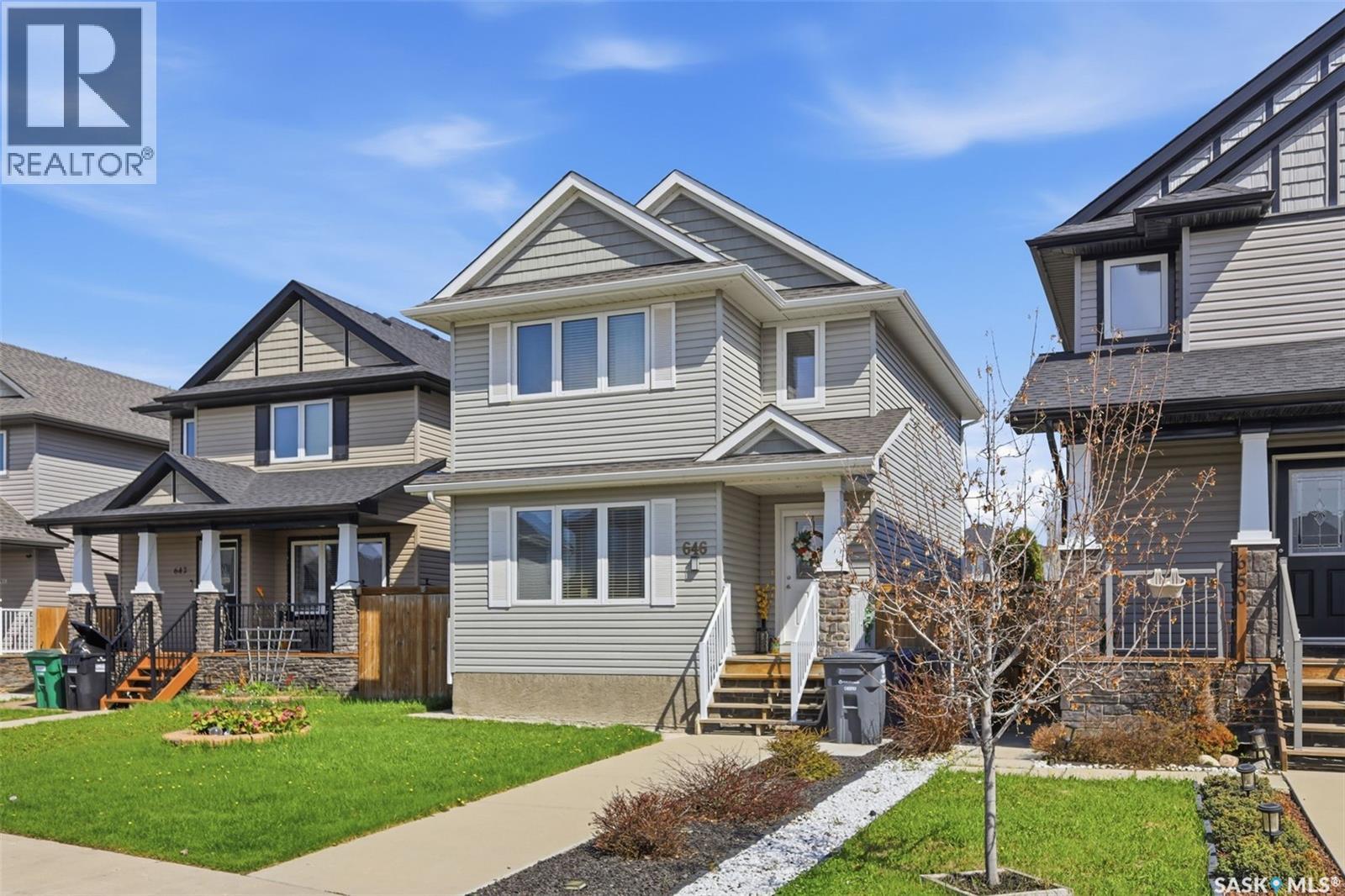 646 Hampton CIRCLE