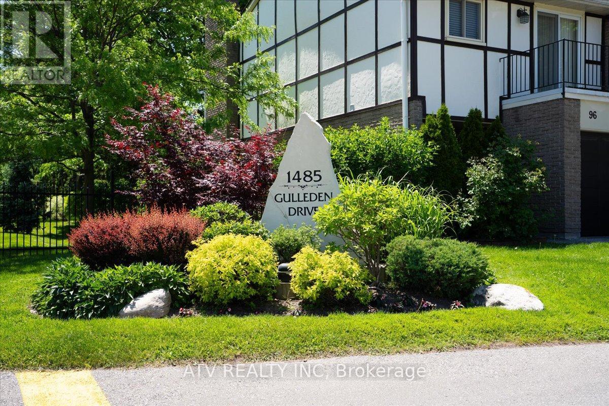 Row / Townhouse for Sale in 21 - 1485 GULLEDEN DRIVE|Mississauga (Applewood), Ontario L4X2T2 2