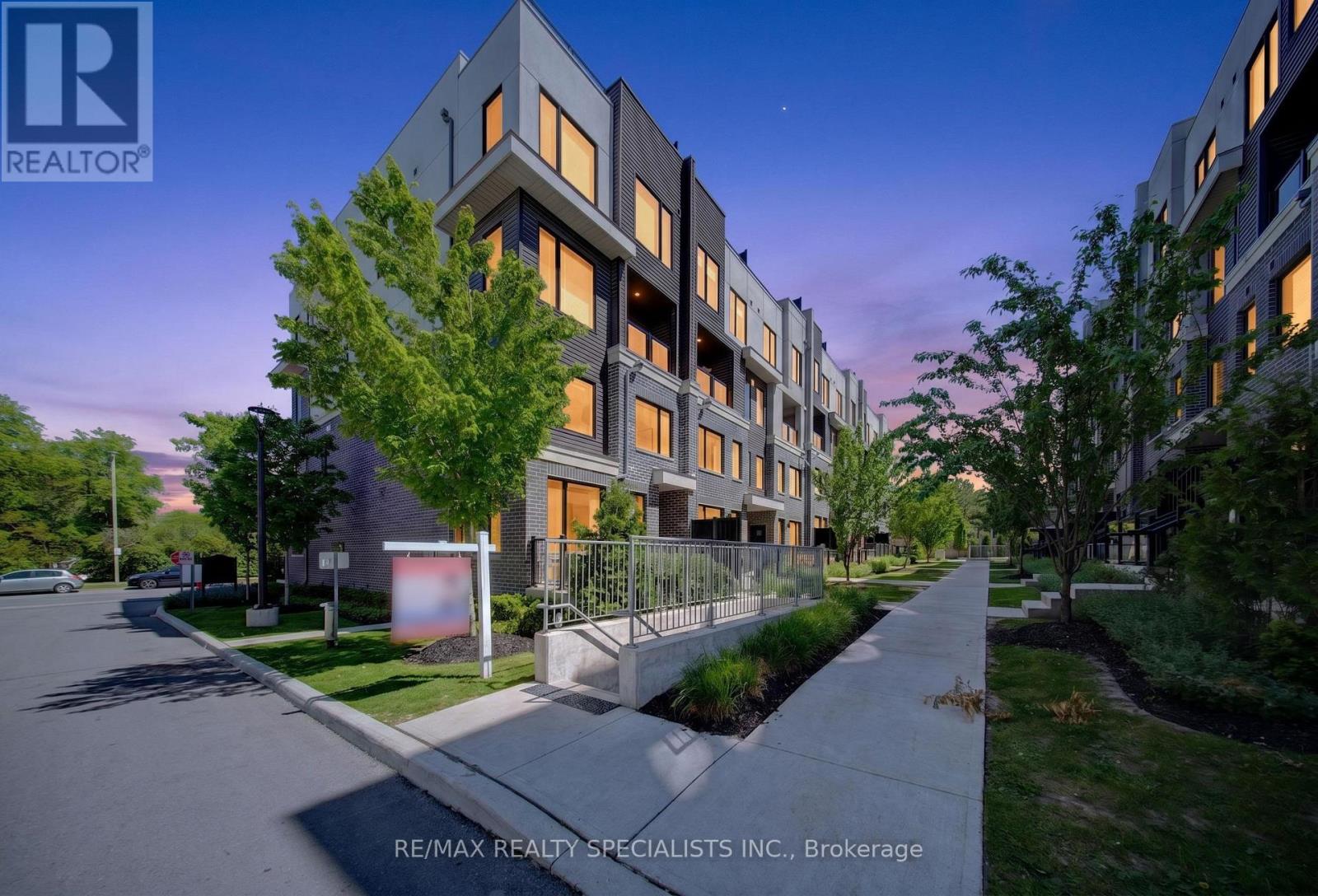 Row / Townhouse for Sale in 28 - 3472 WIDDICOMBE WAY|Mississauga (Erin Mills), Ontario L5L0B8