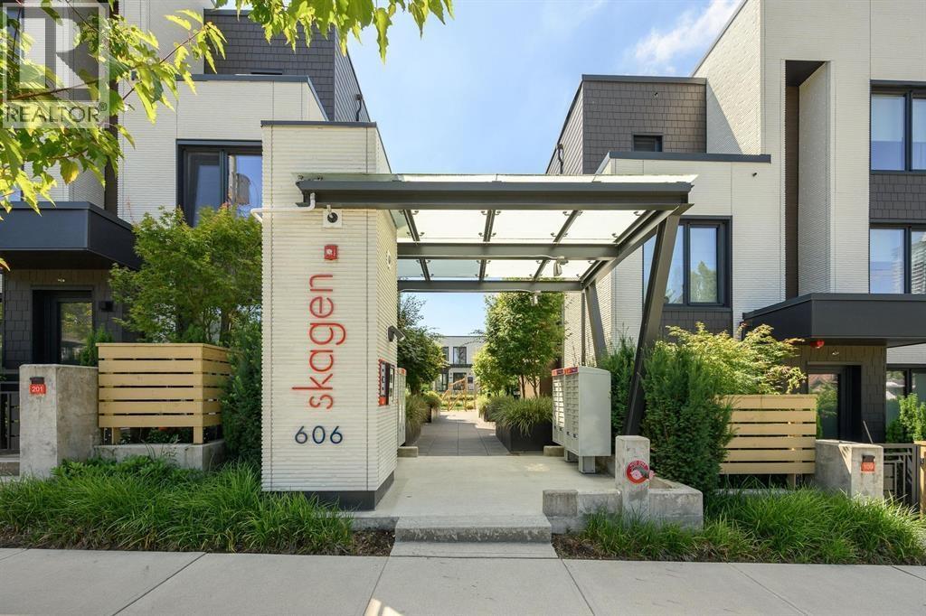 202 606 FOSTER AVENUE|Coquitlam, British Columbia V6J0L5