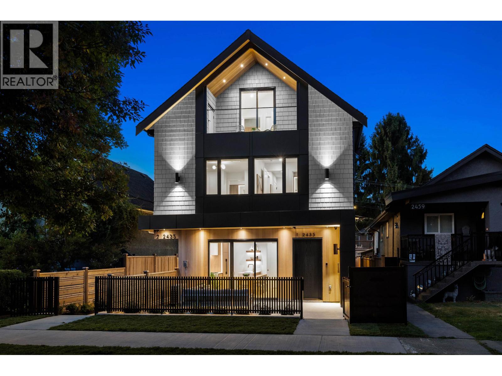 1 2435 NAPIER STREET|Vancouver, British Columbia V5K2W2