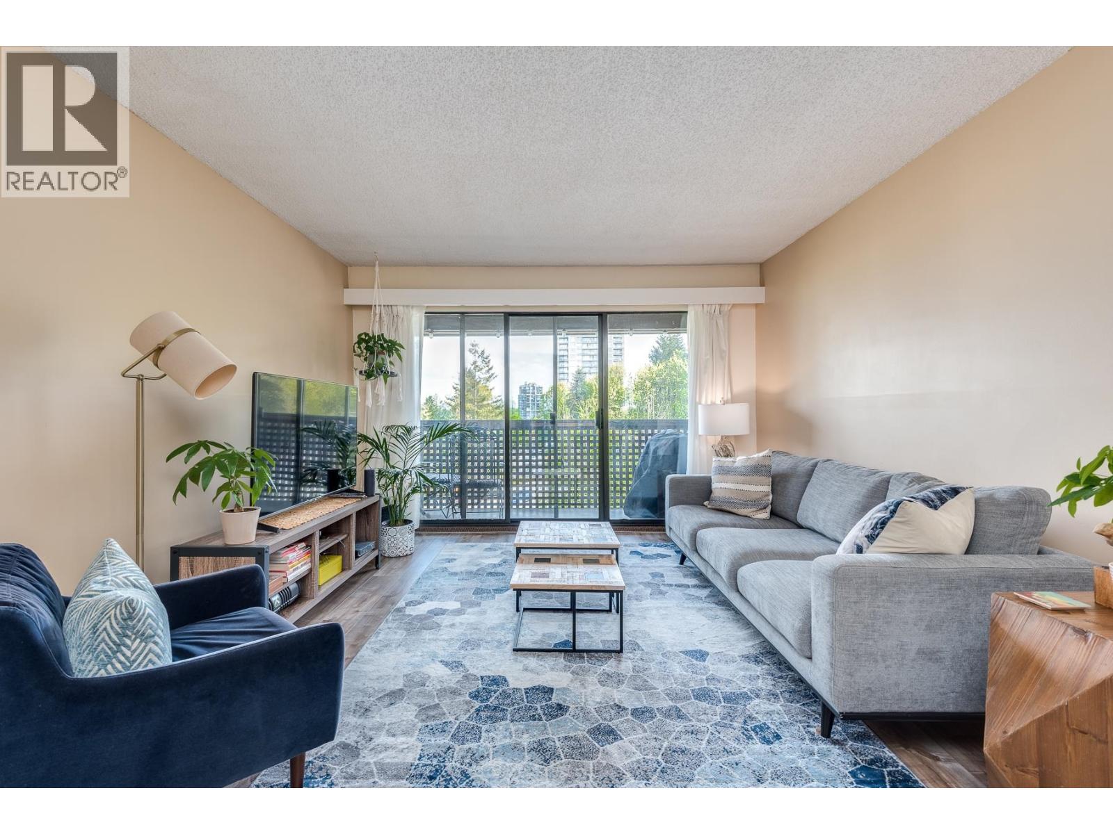 409 340 GINGER DRIVE|New Westminster, British Columbia V3L5L7