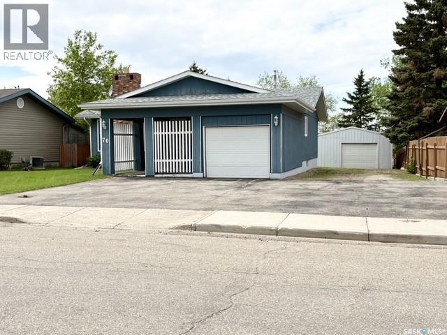 70 Clarewood CRESCENT