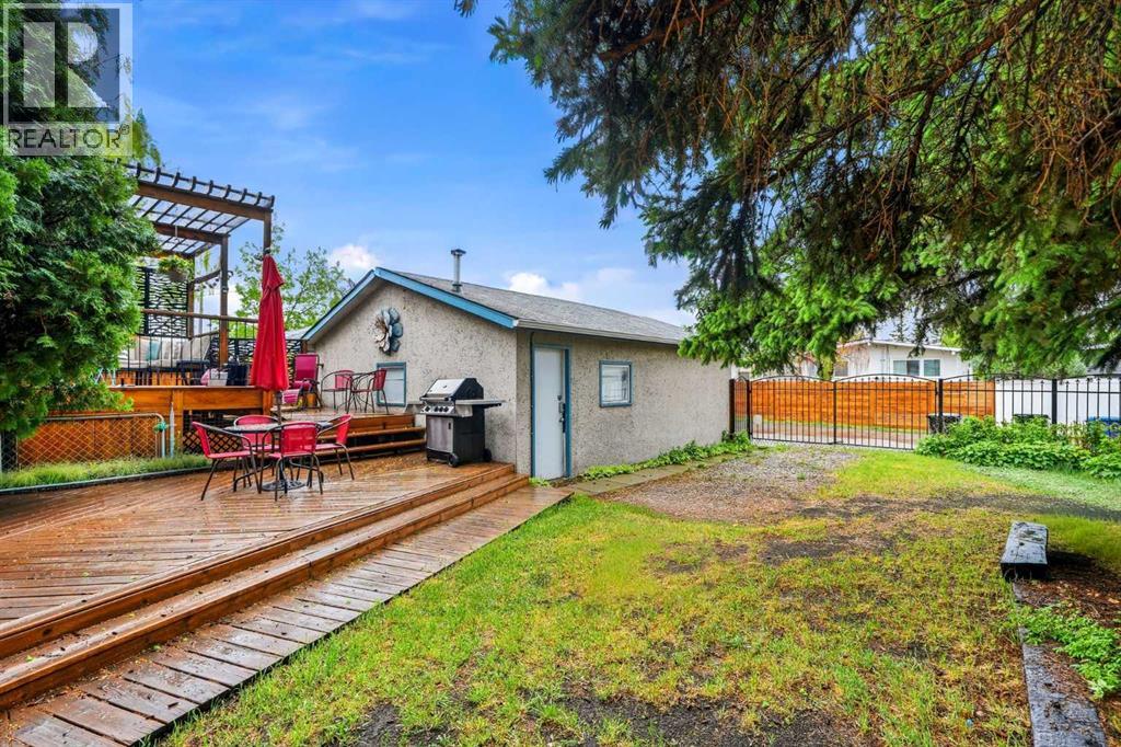 House for Sale in 803 Millar Road NE|Calgary, Alberta T2E5Z6 4