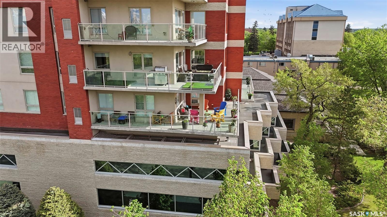 408 902 Spadina CRESCENT E