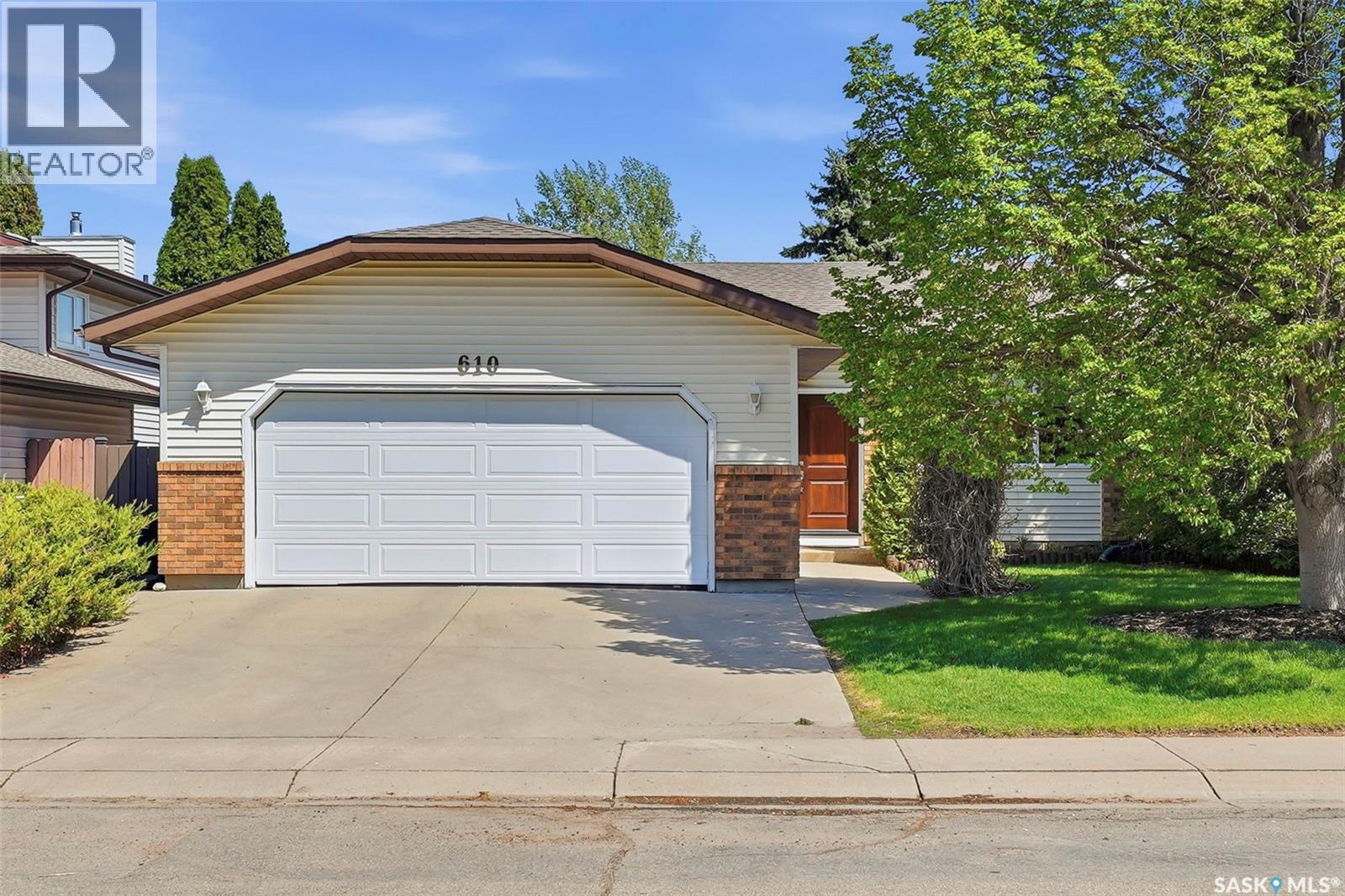 610 Bronson CRESCENT