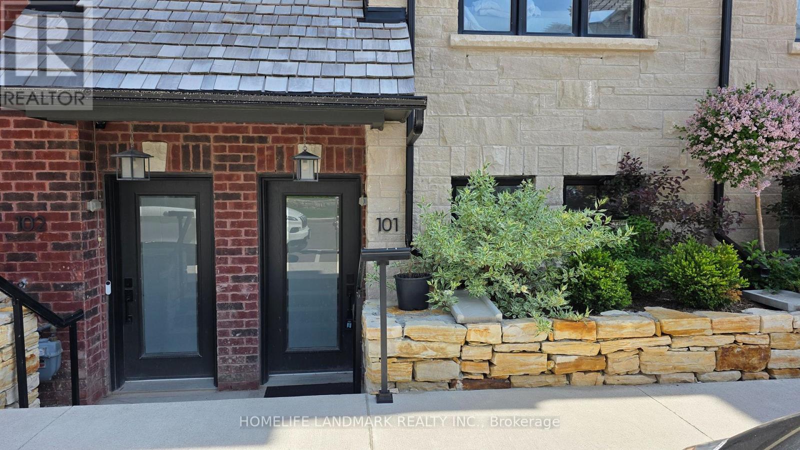 Row / Townhouse for Sale in 101 - 21 WASDALE ROAD|Mississauga (Streetsville), Ontario L5M2R2 3
